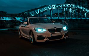 bmw_front_view_headlights_168002_300x188