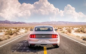 ford_mustang_mustang_gt_mustang_132151_300x188